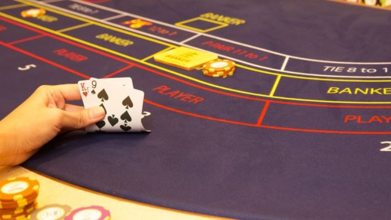 Cách một ván bài baccarat trực tuyến diễn ra